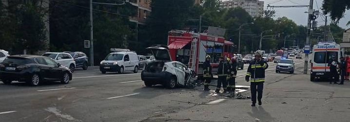 Accident grav lângă Memorialul Eternitate: Șoferul a ajuns la spital