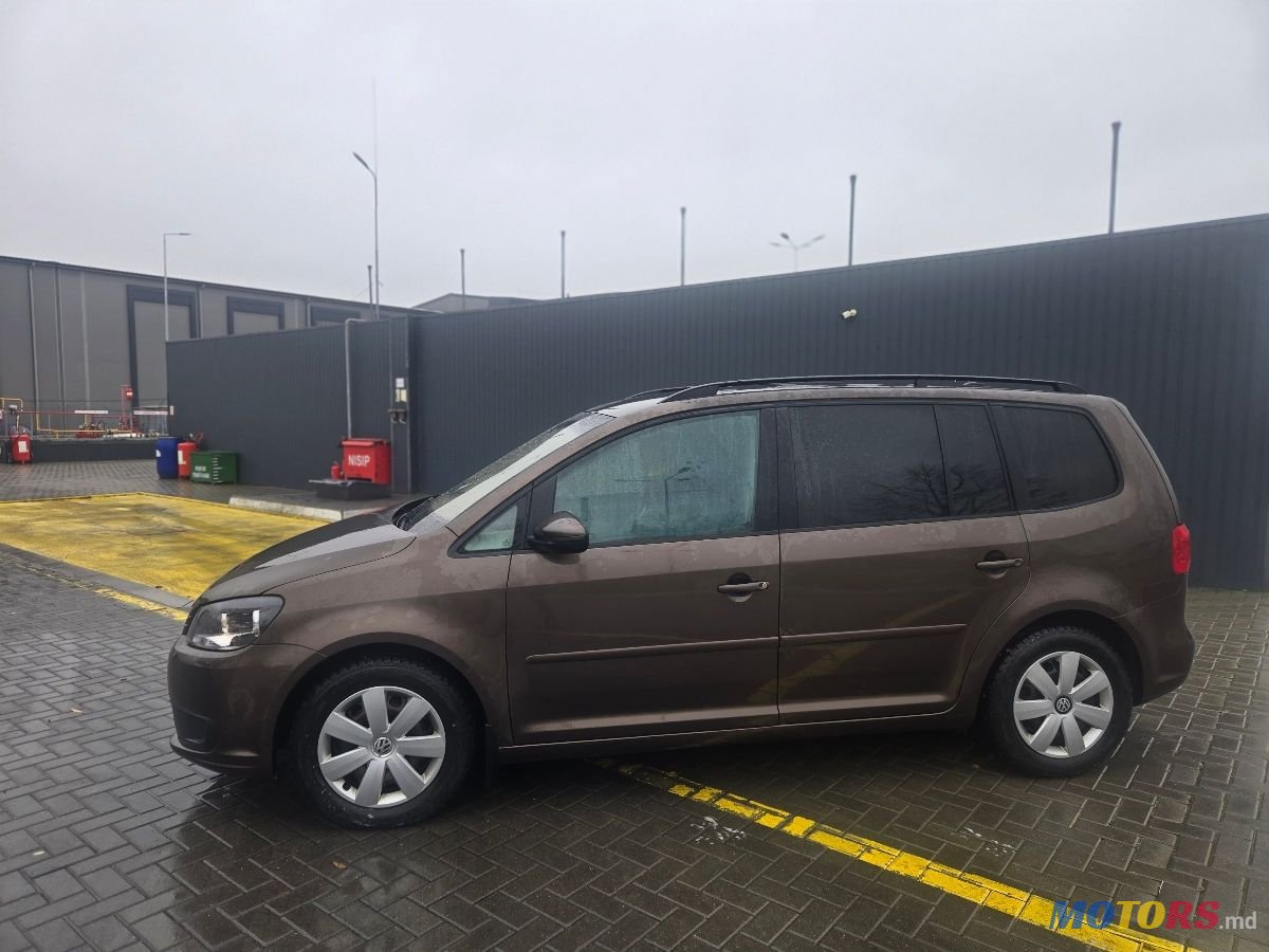 2010' Volkswagen Touran photo #2