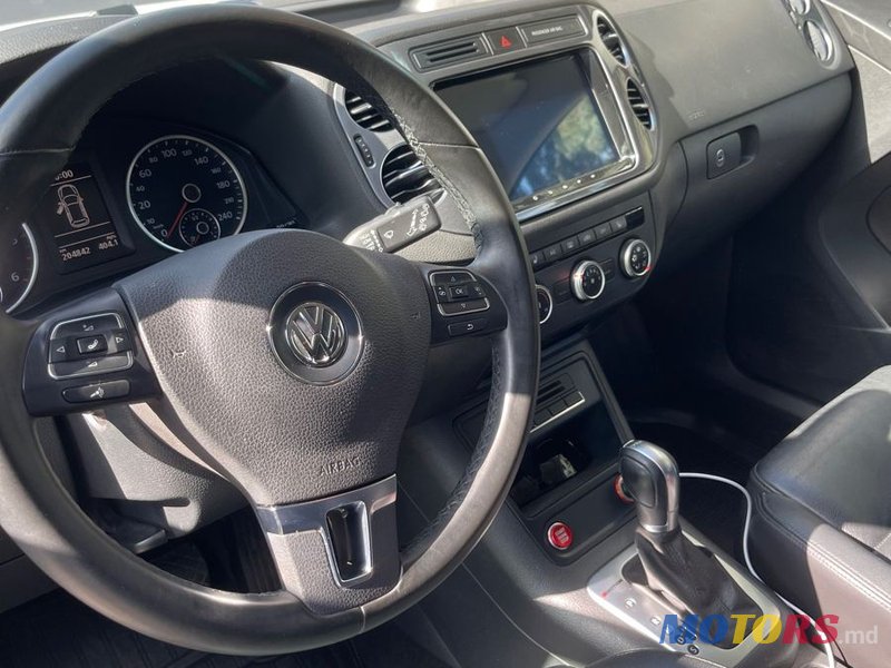 2016' Volkswagen Tiguan photo #3