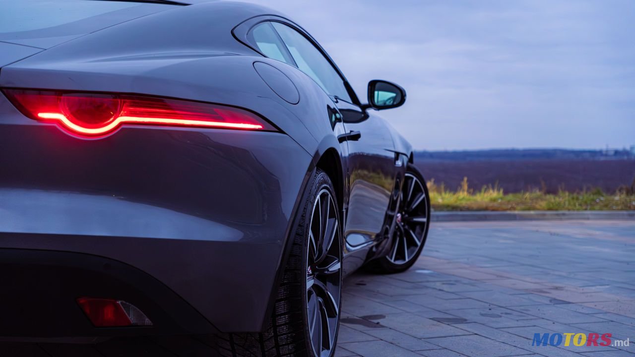 2016' Jaguar F-Type photo #6