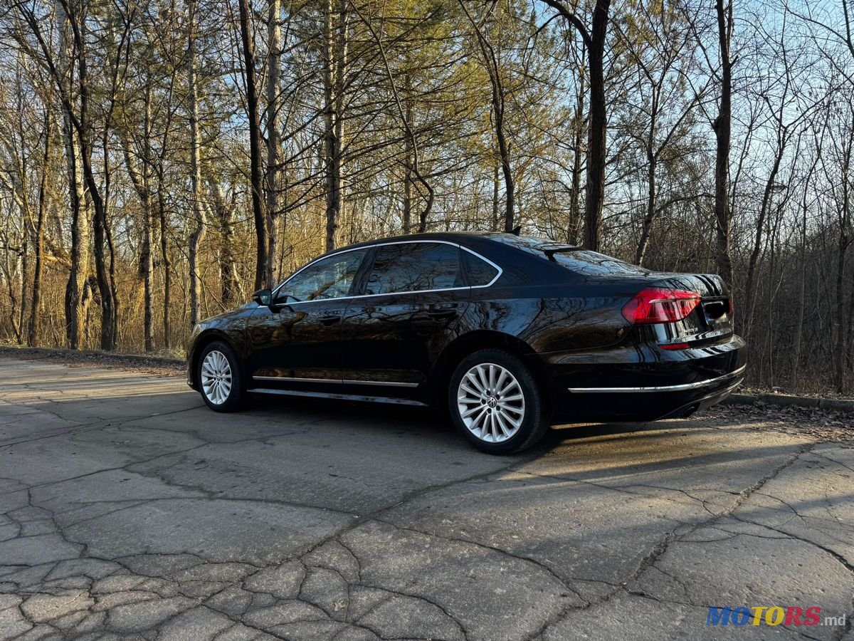 2016' Volkswagen Passat photo #1