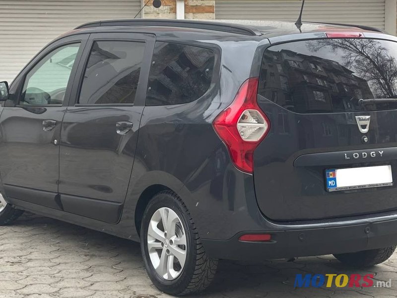 2013' Dacia Lodgy photo #3