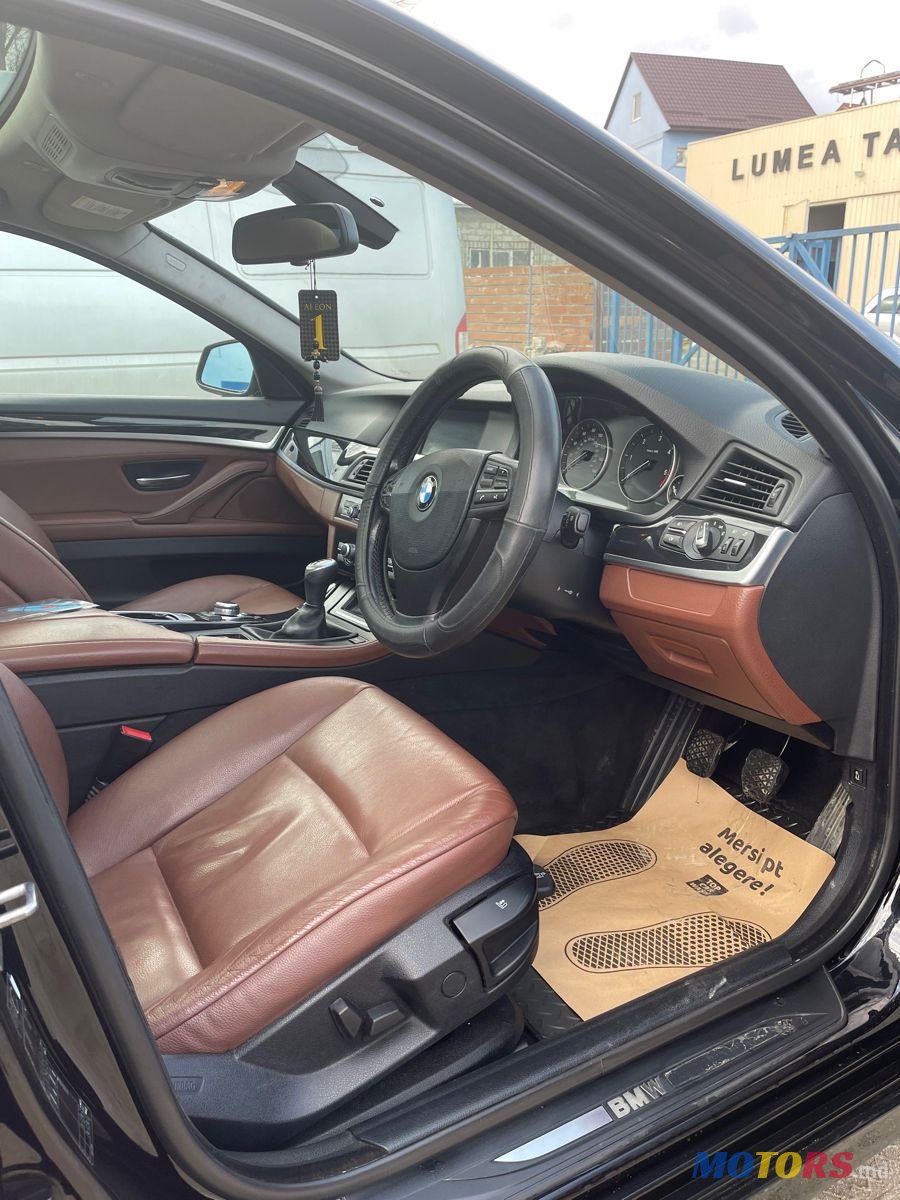 2010' BMW 5 Series photo #6