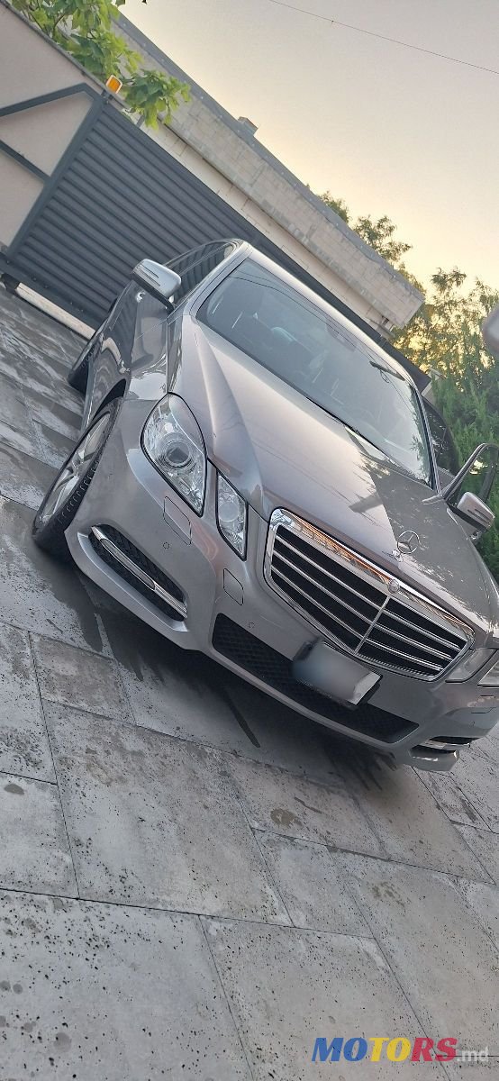 2011' Mercedes-Benz E-Class photo #2
