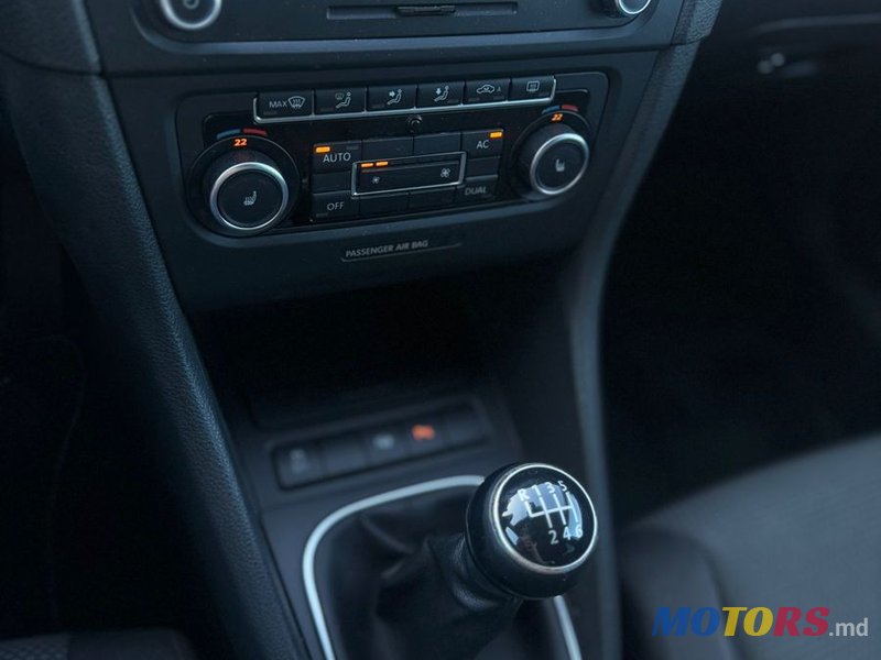 2011' Volkswagen Golf photo #5