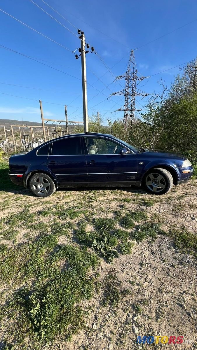 2001' Volkswagen Passat photo #6