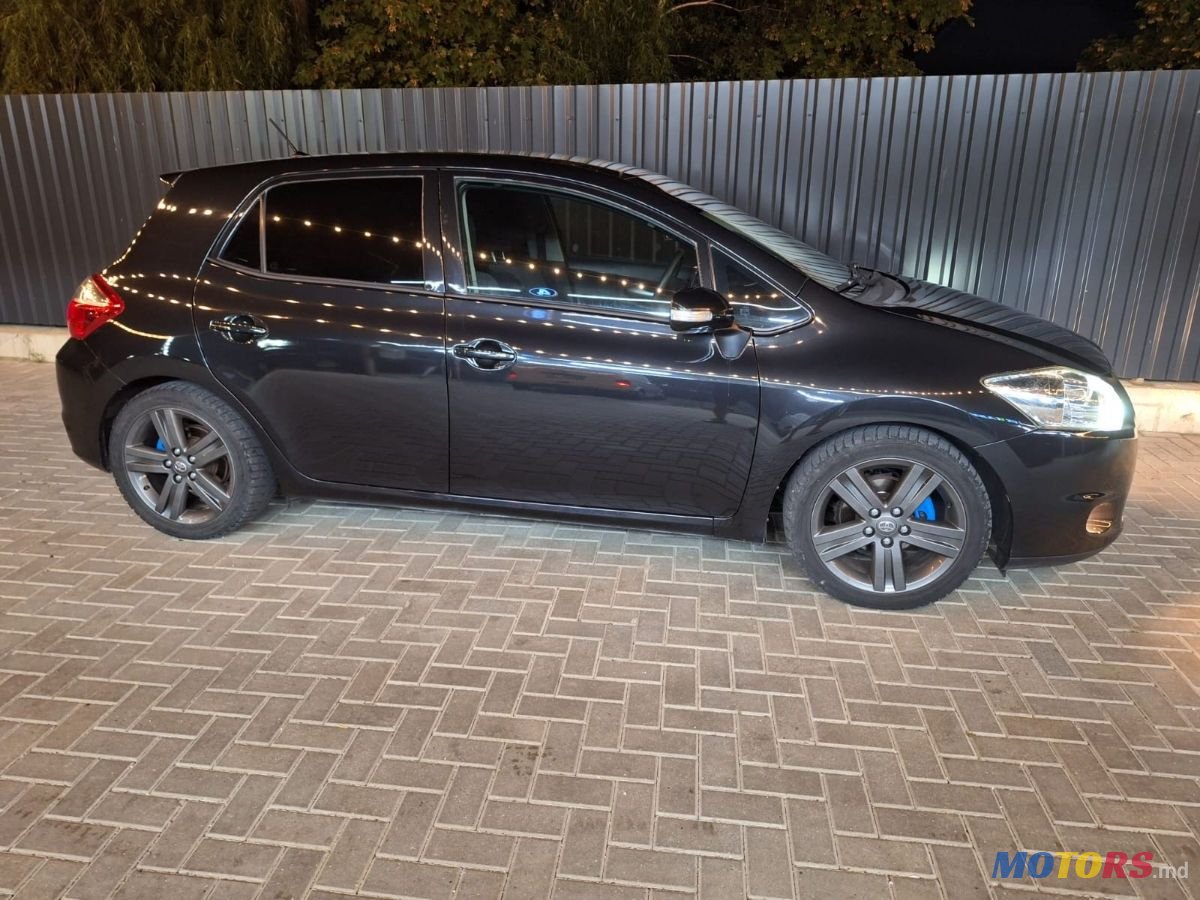 2012' Toyota Auris photo #4