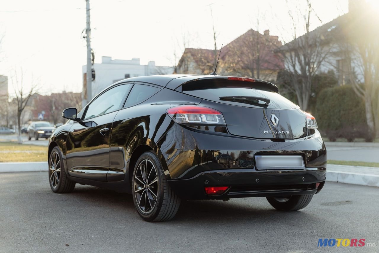 2012' Renault Megane photo #2