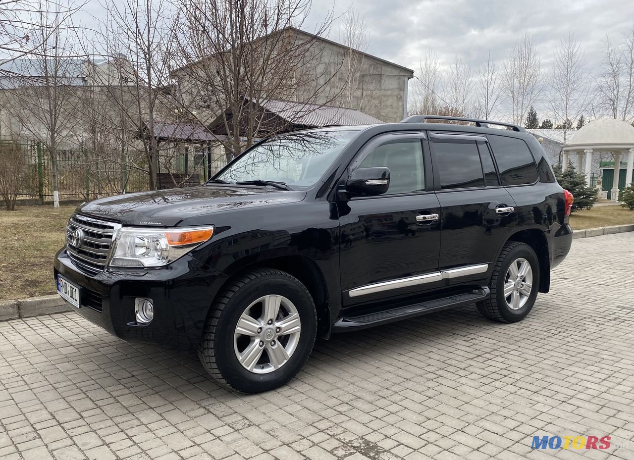 2015' Toyota Land Cruiser photo #2