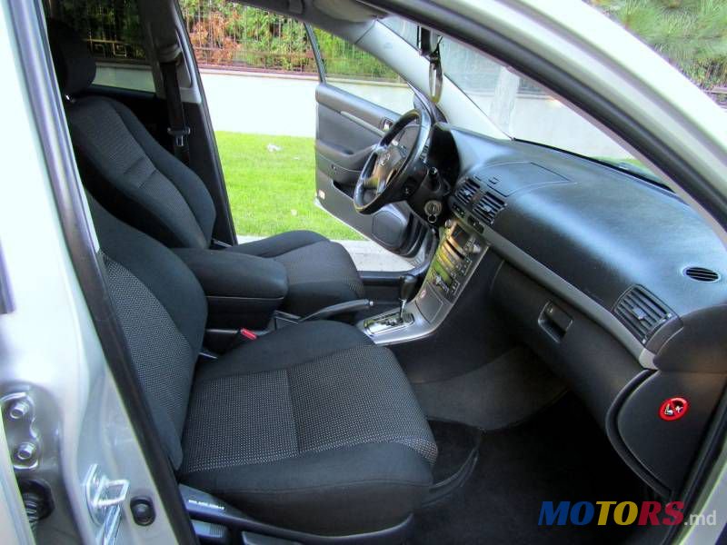 2008' Toyota Avensis photo #5