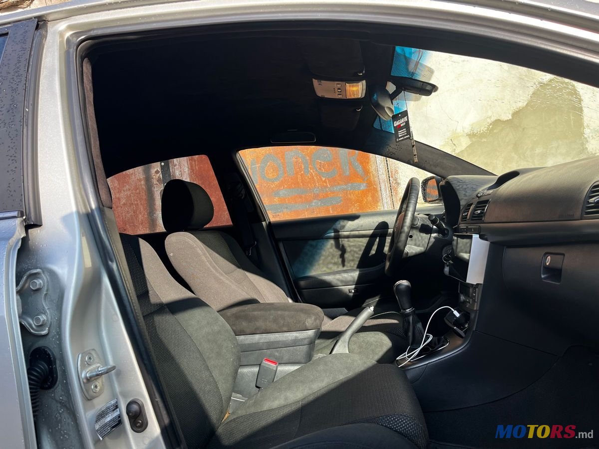 2005' Toyota Avensis photo #4