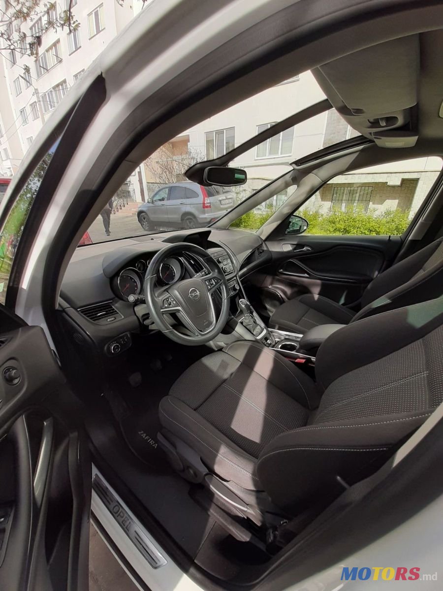 2013' Opel Zafira photo #6