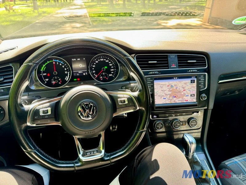 2015' Volkswagen Golf photo #6