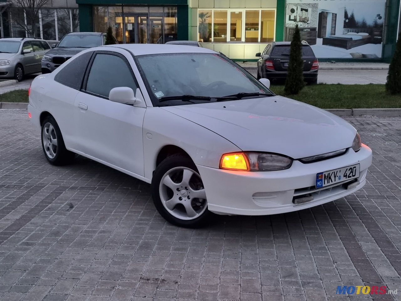 2002' Mitsubishi Mirage photo #2