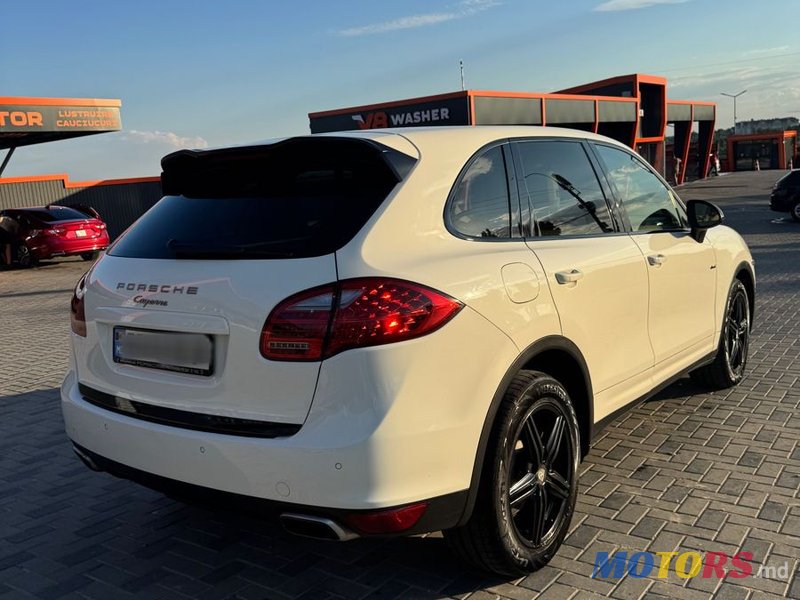 2011' Porsche Cayenne photo #3