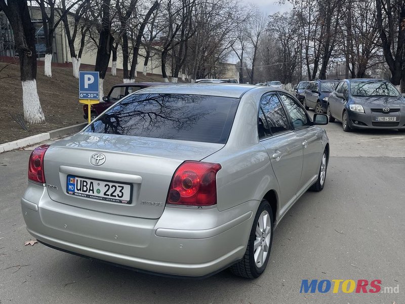 2005' Toyota Avensis photo #2