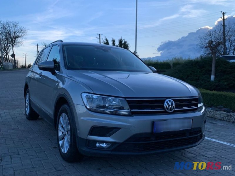 2019' Volkswagen Tiguan photo #1