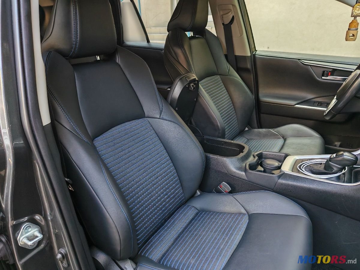 2020' Toyota RAV4 photo #5