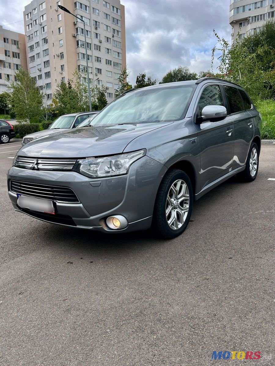 2013' Mitsubishi Outlander photo #3