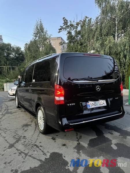 2015' Mercedes-Benz V photo #4