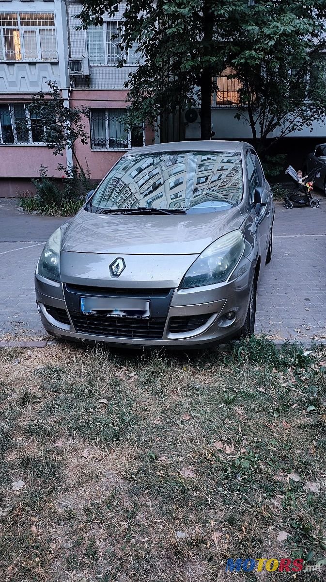 2010' Renault Scenic photo #1