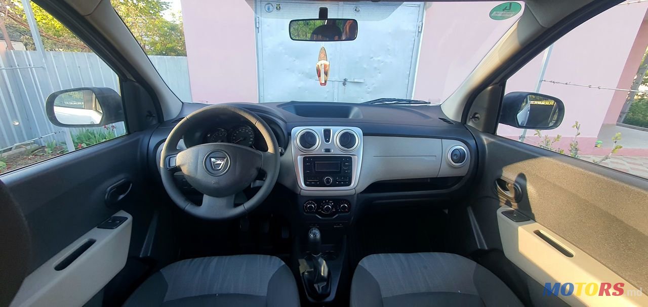 2013' Dacia Lodgy photo #6