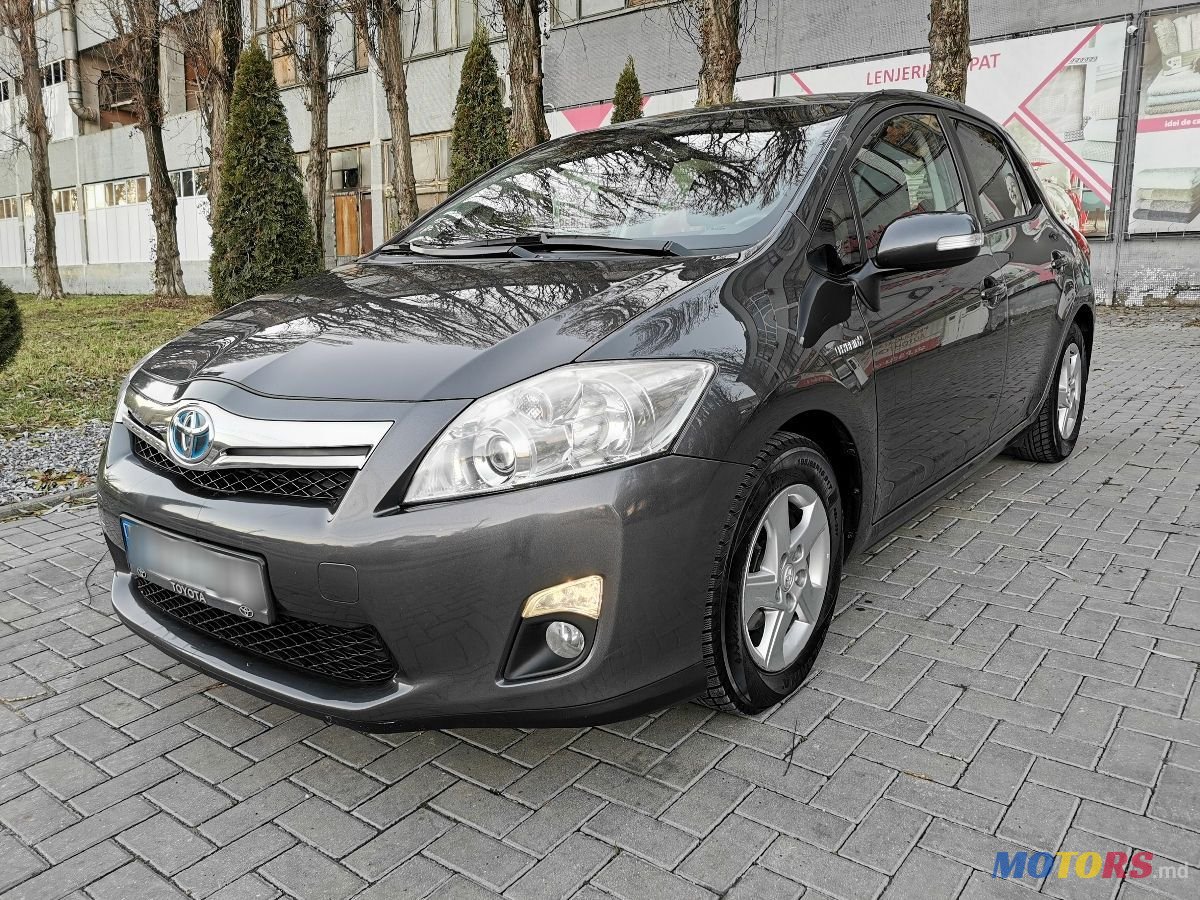 2012' Toyota Auris photo #2