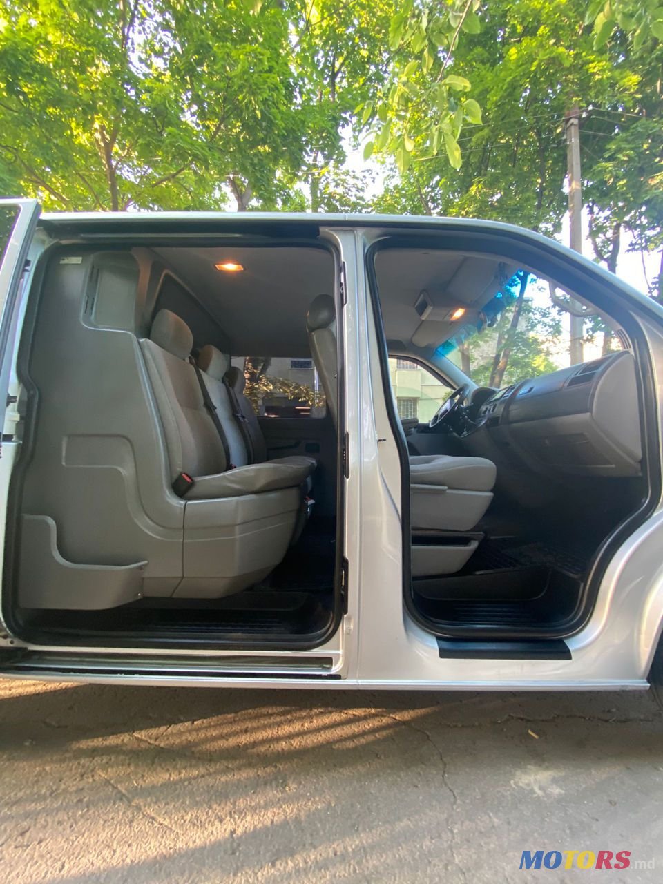 2005' Volkswagen Transporter photo #5