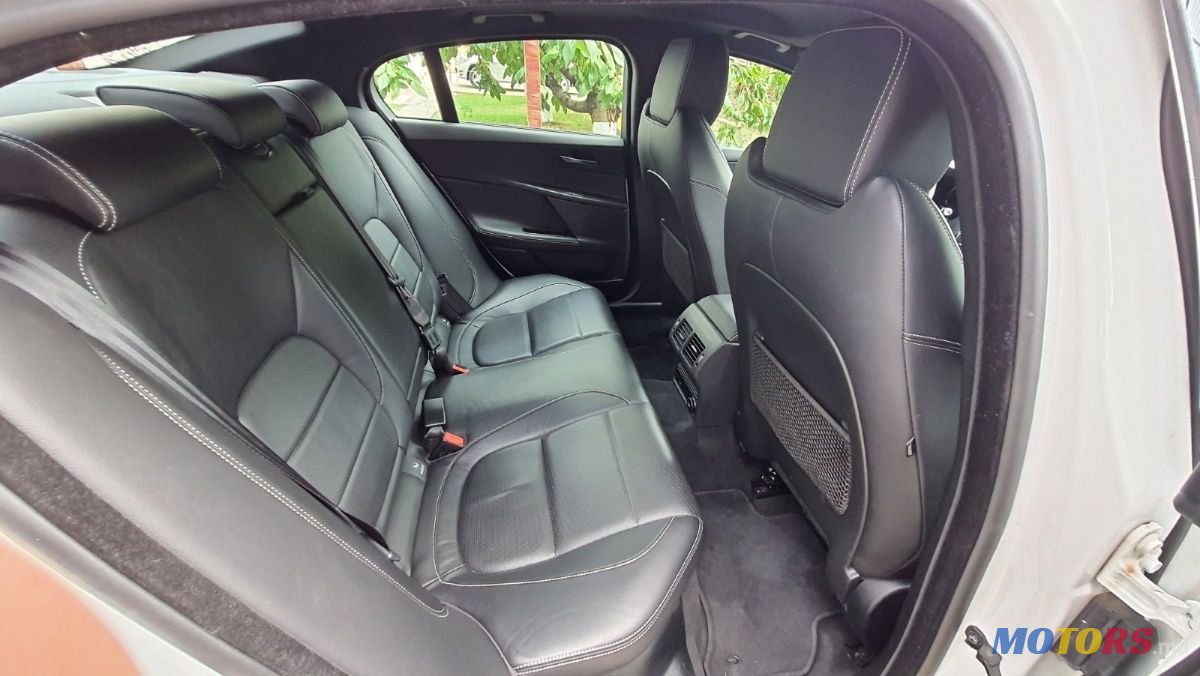 2016' Jaguar XE photo #6