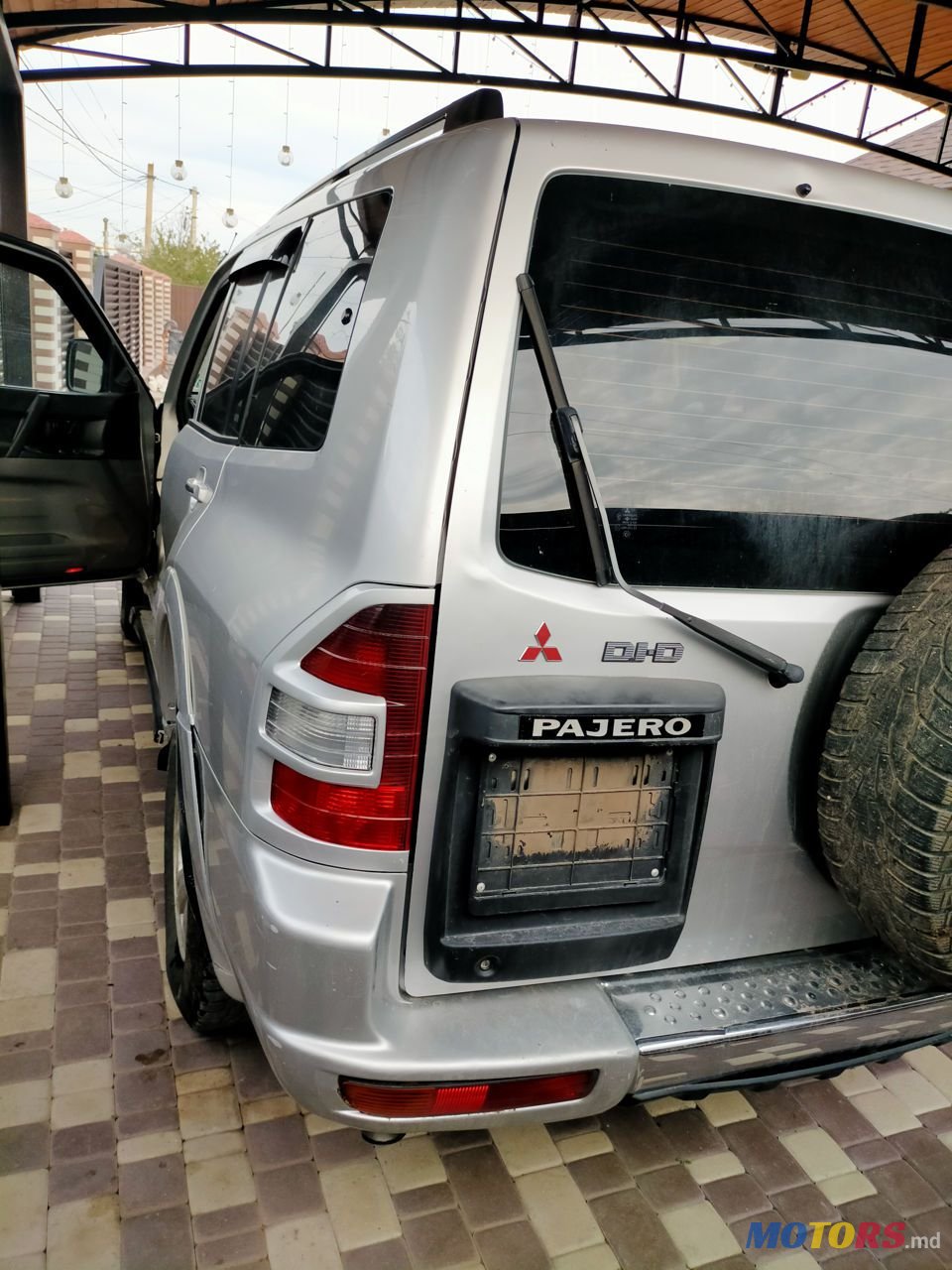 2002' Mitsubishi Pajero photo #5