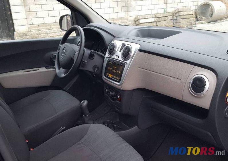 2013' Dacia Lodgy photo #1