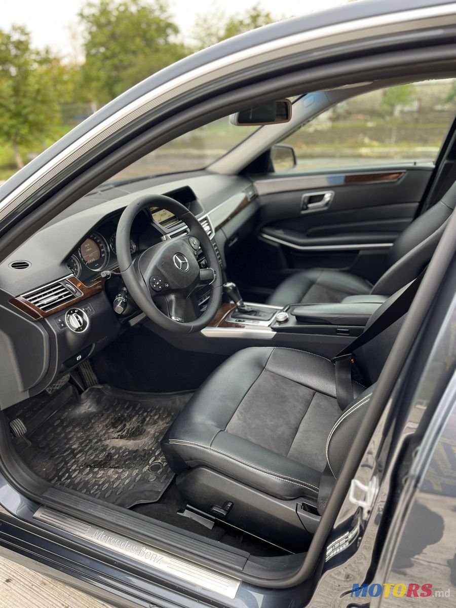 2011' Mercedes-Benz E-Class photo #5