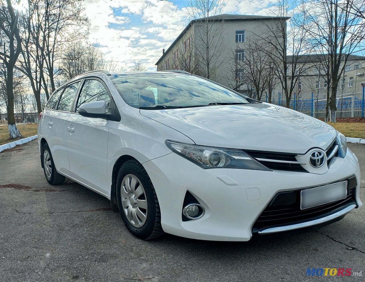 2013' Toyota Auris photo #1