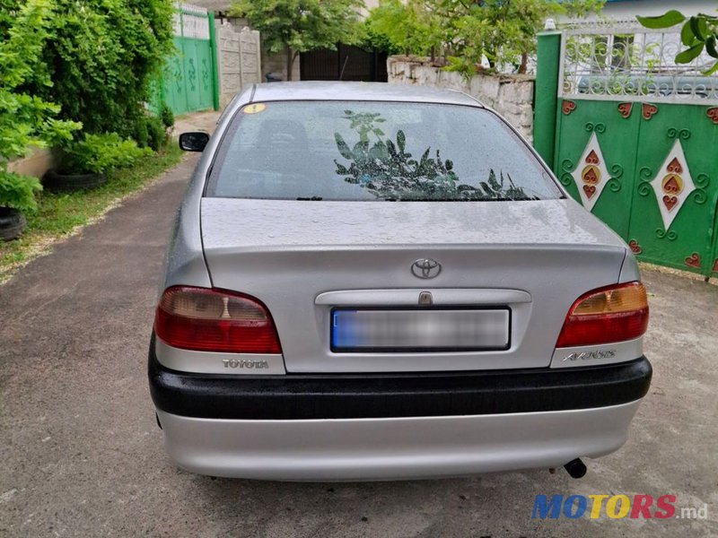 2002' Toyota Avensis photo #5