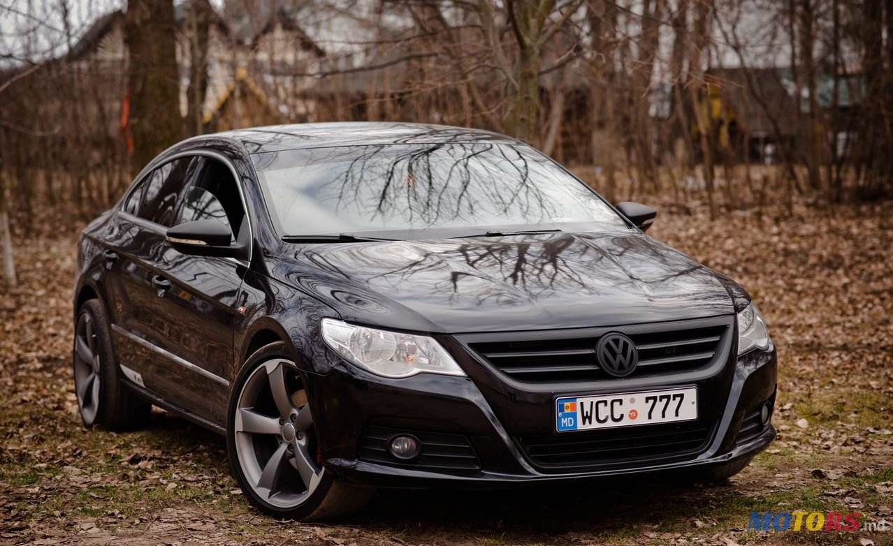 2010' Volkswagen Passat photo #1