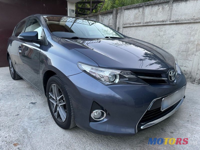 2014' Toyota Auris photo #2