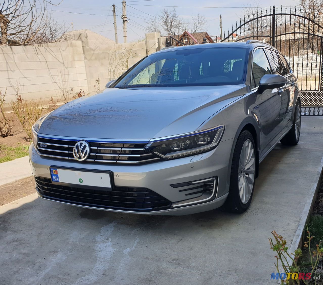 2015' Volkswagen Passat photo #2