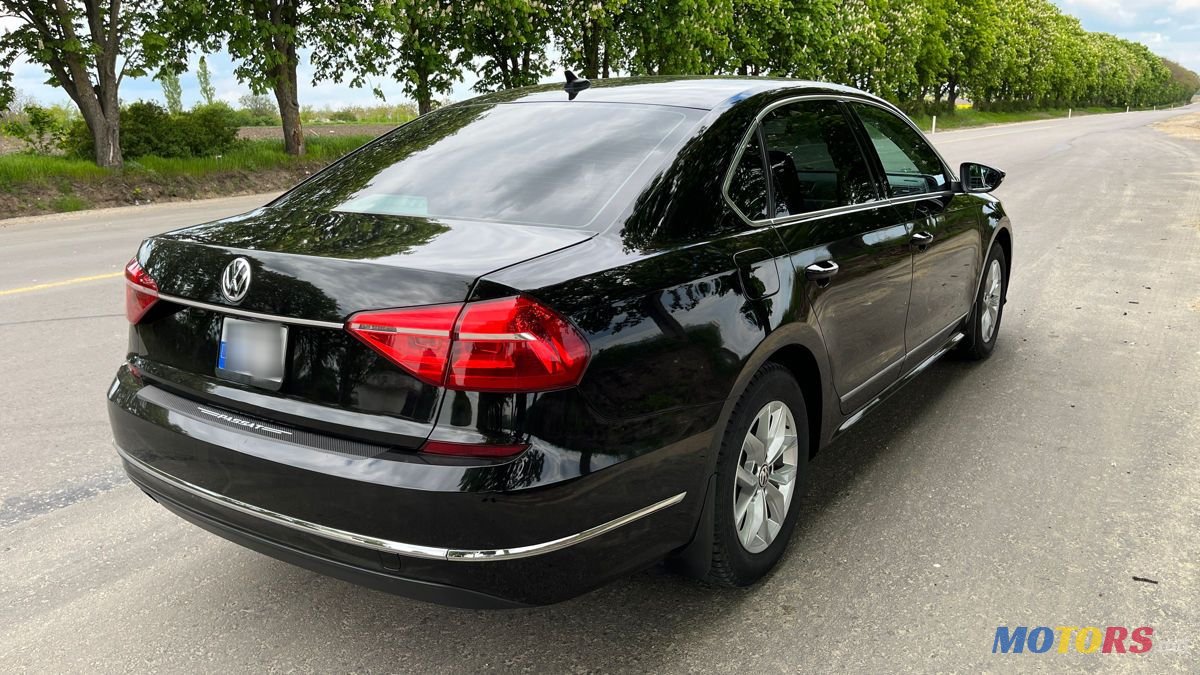 2016' Volkswagen Passat photo #4