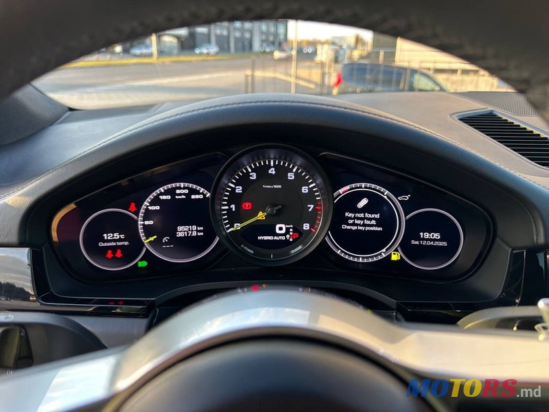 2021' Porsche Cayenne Coupe photo #1