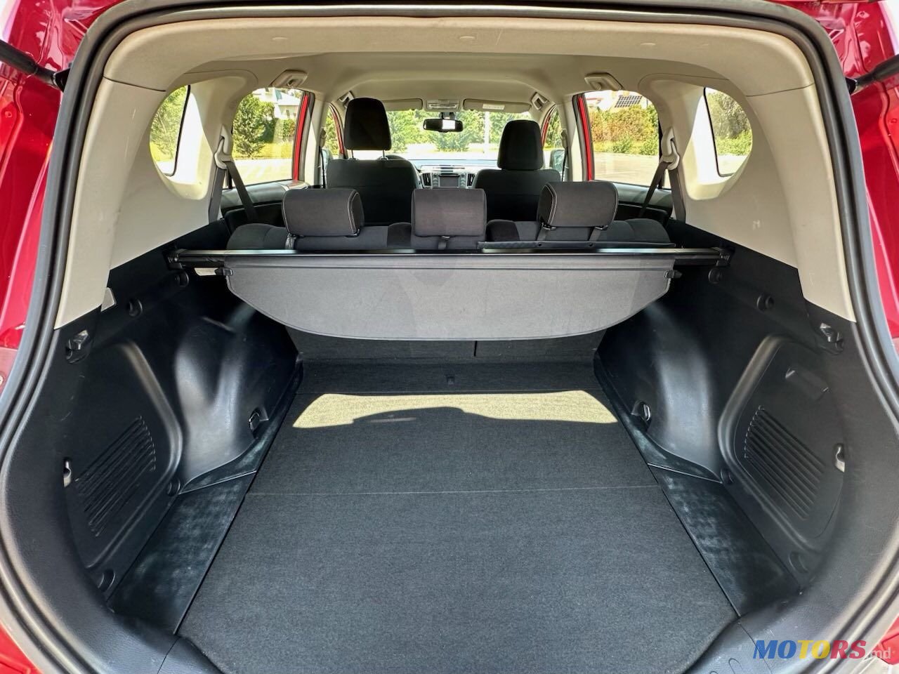 2013' Toyota RAV4 photo #2