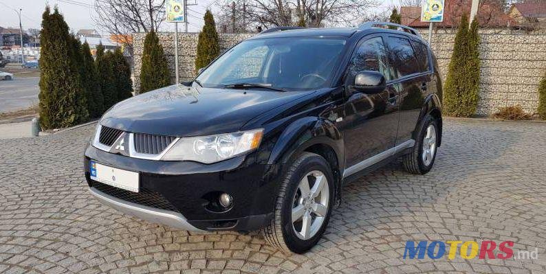 2009' Mitsubishi Outlander photo #2