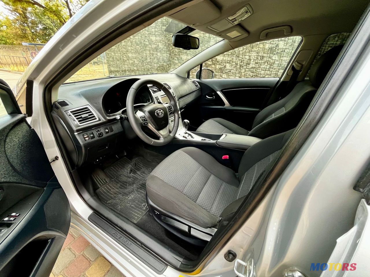 2012' Toyota Avensis photo #5