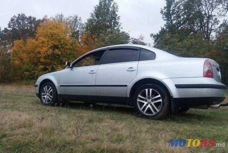 2002' Volkswagen Passat photo #1