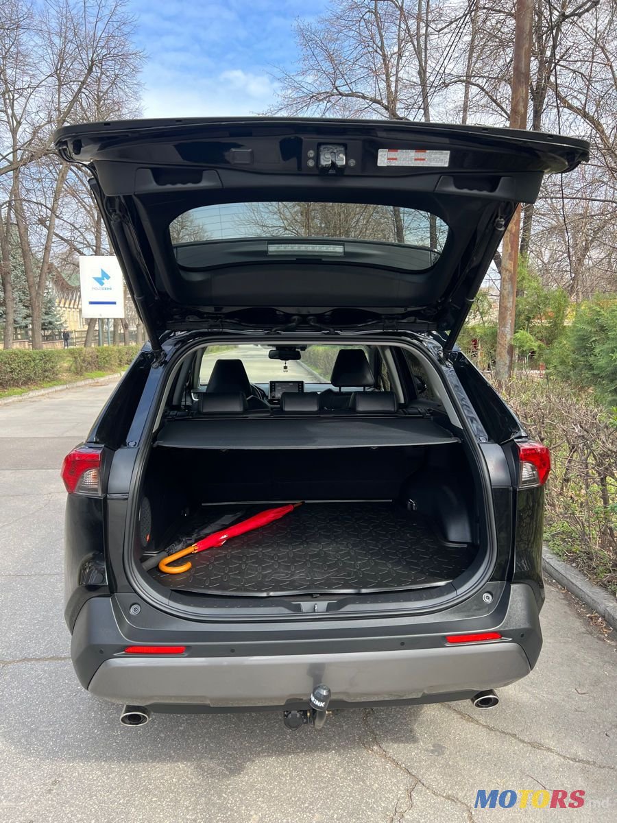 2020' Toyota RAV4 photo #6