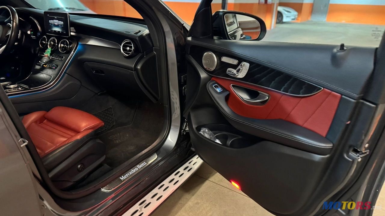 2017' Mercedes-Benz Glc Coupe photo #2