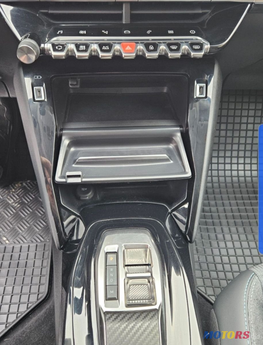 2023' Peugeot 2008 photo #6