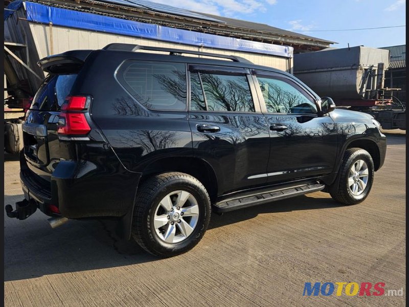 2019' Toyota Land Cruiser Prado photo #4