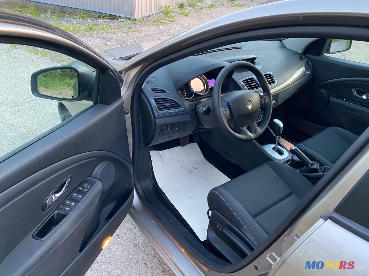 2011' Renault Megane photo #4