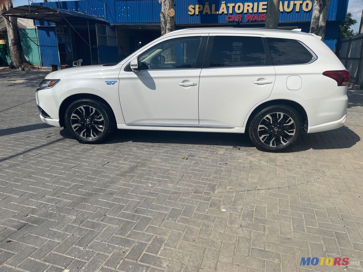 2018' Mitsubishi Outlander photo #4
