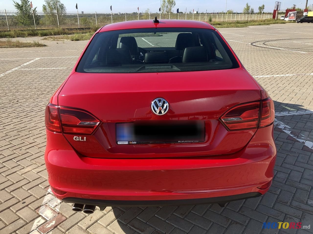 2012' Volkswagen Jetta photo #3